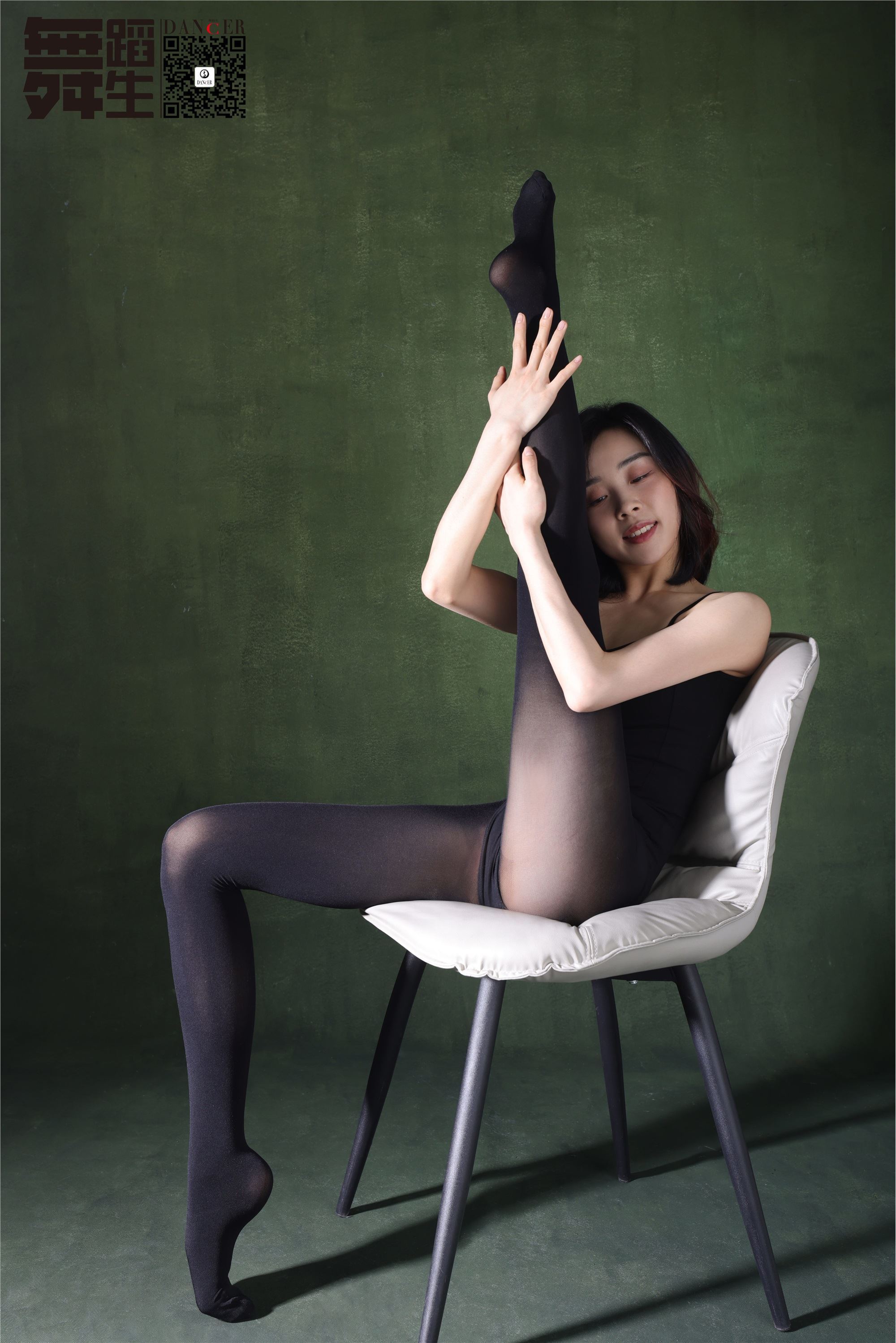 GALLI嘉丽 舞蹈生日记 105 - 黑与白 佚名